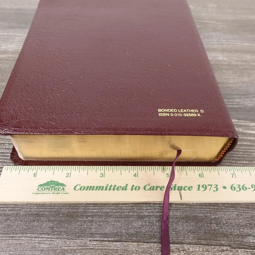 The NIV Study Bible‎ Herald Burgundy Bonded Leather Hardcover Red Letter